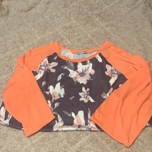 ⭐️ Women’s Long Sleeve Raglan Shirt